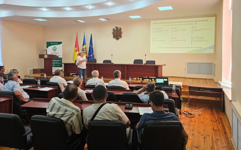 DS-newsletter-August26-SeminarMoldova Farmers attend a presentation on protein legumes and agronomic services in Moldova